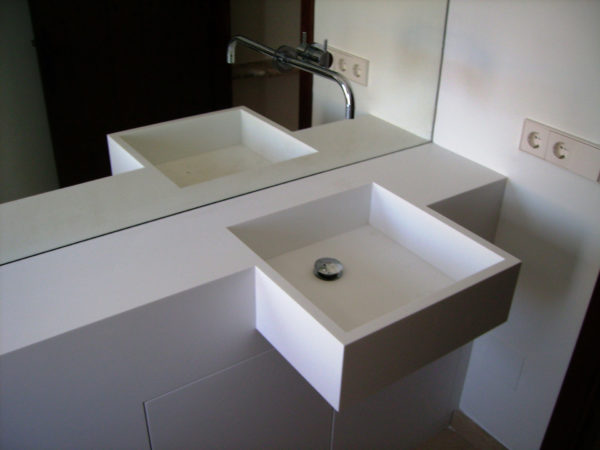 Baño residencial en Solid Surface